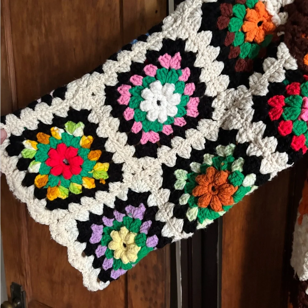 One-of-a-kind upcycled crochet sweater, handmade by a local artisan 🤍 - Picture 2 of 5